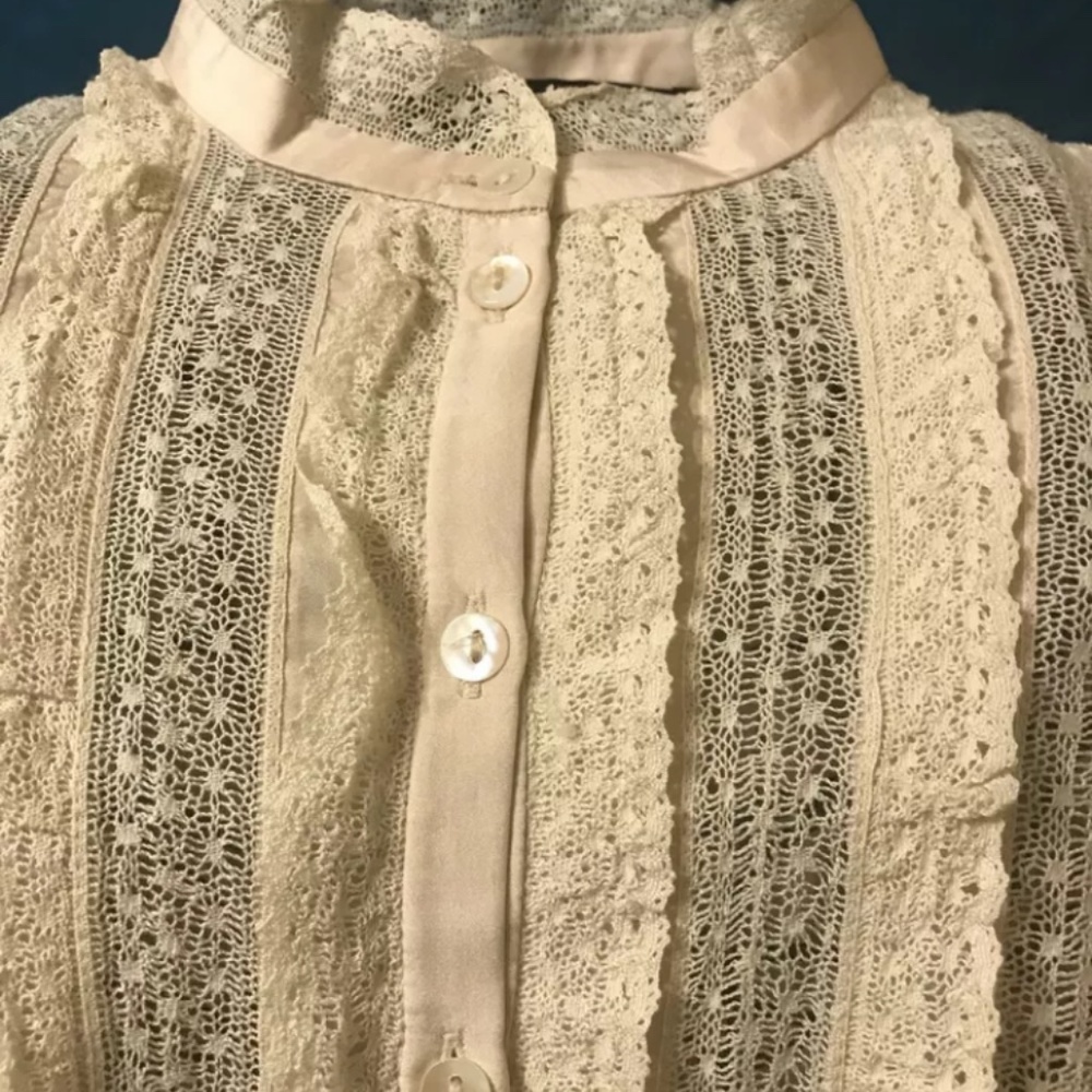 ❣️NWT Needle & Thread Button Down ❣️ - Picture 5 of 8